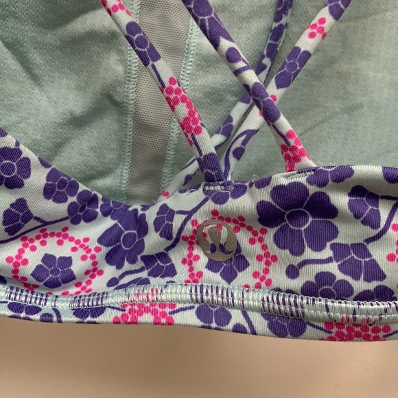 Lululemon Sports Bra Size 2 - Picture 3 of 3